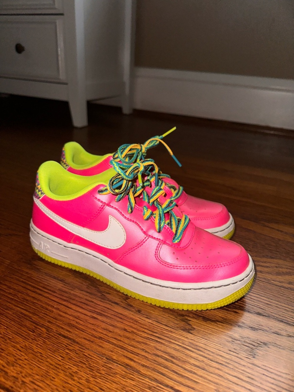 Nike Kids Neon Pink Low-Top Sneakers with White Swoosh